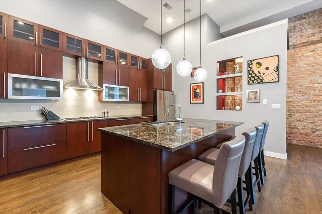 $899,999 | 2411 West Walton Street, Unit 2B, Chicago, IL 60622