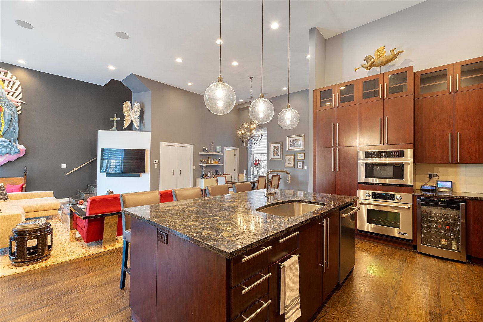 2411 West Walton Street, Unit 2B Chicago, IL 60622 - Photo 9 of 35