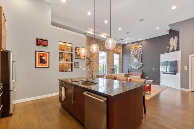 $899,999 | 2411 West Walton Street, Unit 2B, Chicago, IL 60622