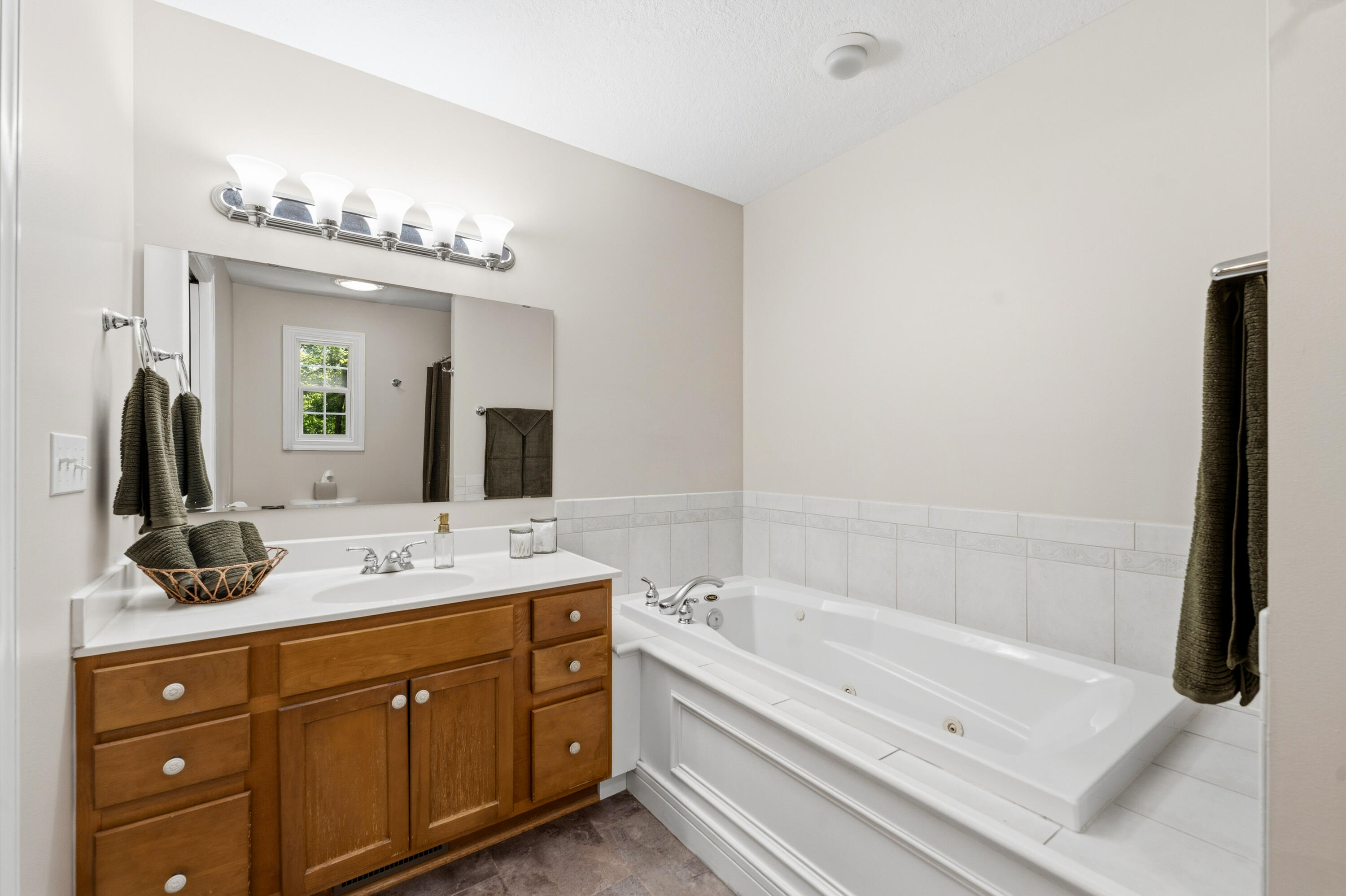 3348 Rothwell Court Kalamazoo, MI 49009 - Photo 19 of 34 dsc02621_1