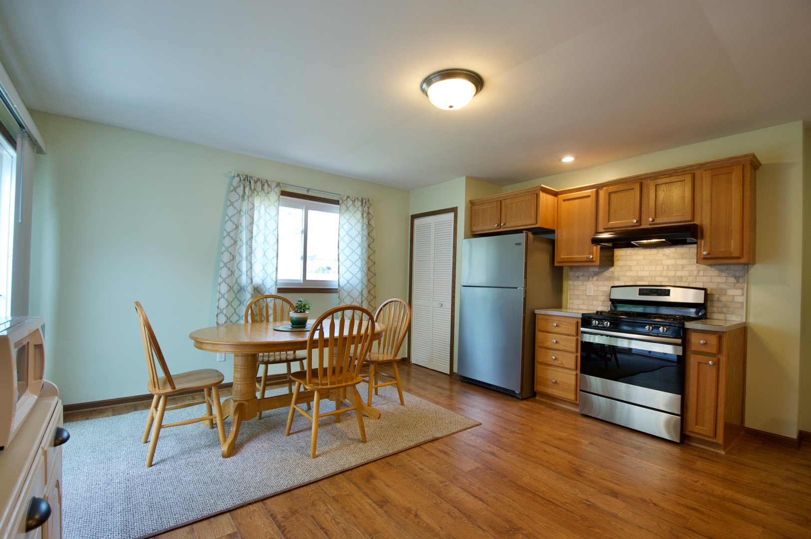 150 Heathgate Road Montgomery, IL 60538 - Photo 8 of 25 a view of a dining room with furniture and wooden floor