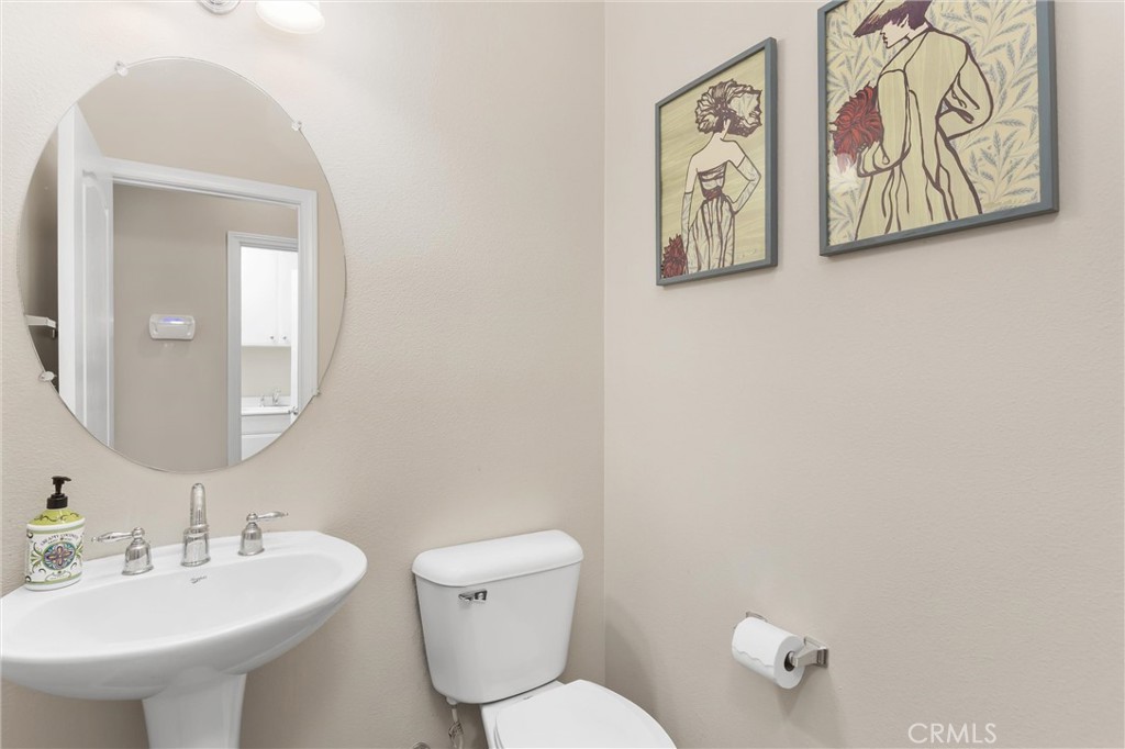 33369 Gold Mountain Road Yucaipa, CA 92399 - Photo 21 of 65 Downstairs 1/2 bath
