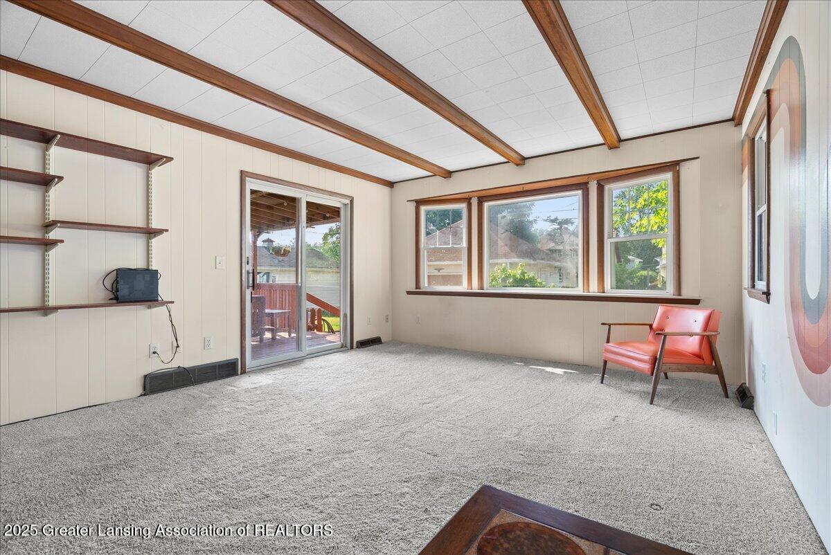 532 Riley Street Lansing, MI 48910 - Photo 13 of 38 13-Media Jett - 08