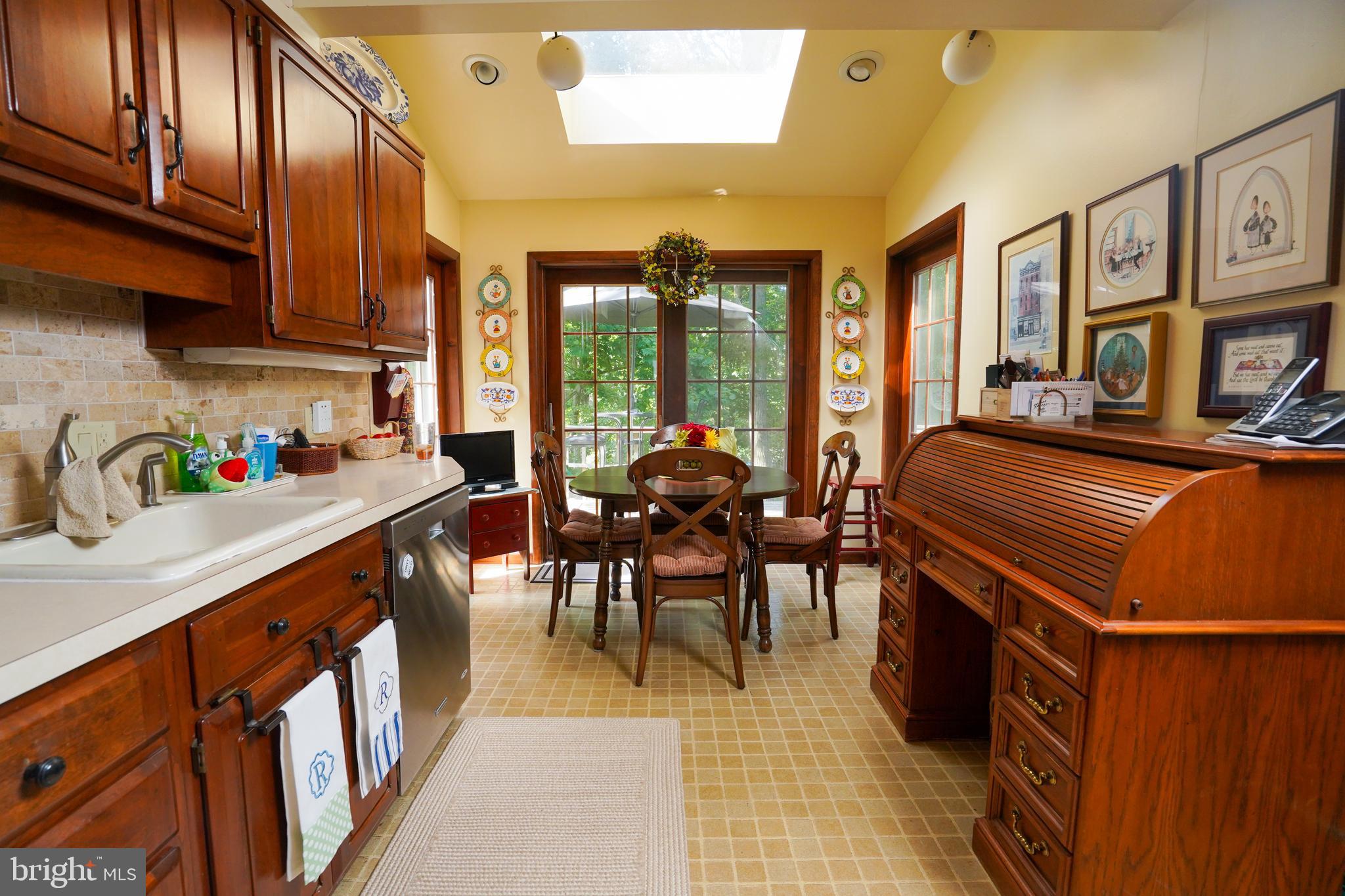 660 Crestwood Road Wayne, PA 19087 - Photo 8 of 38