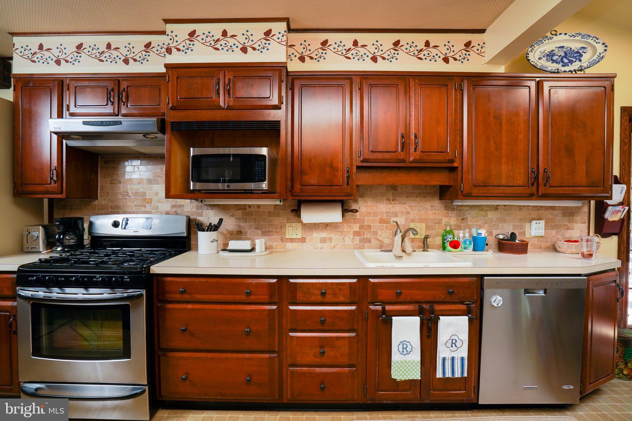 660 Crestwood Road Wayne, PA 19087 - Photo 9 of 38