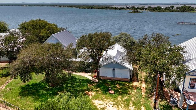 $450,000 | 352 West Lakecrest Drive, Bluffton, TX 78607