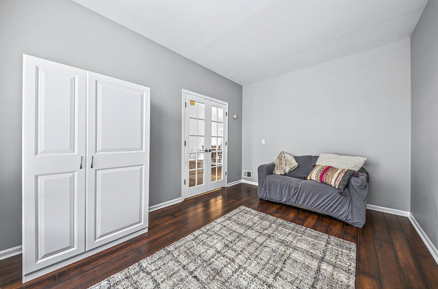 2904 Arbor Lane Aurora, IL 60502 - Photo 16 of 23 a living room with furniture and wooden floor