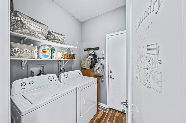 2904 Arbor Lane Aurora, IL 60502 - Photo 18 of 23 a utility room with dryer and washer