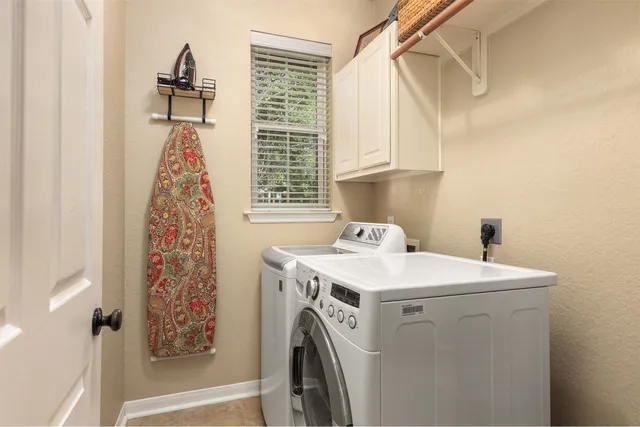 $585,000 | 43 East Hobbit Glen Drive, The Woodlands, TX 77384