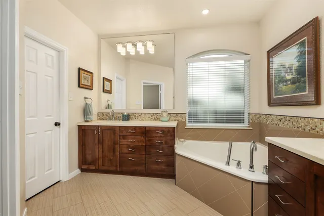 $585,000 | 43 East Hobbit Glen Drive, The Woodlands, TX 77384