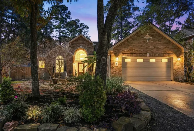$585,000 | 43 East Hobbit Glen Drive, The Woodlands, TX 77384