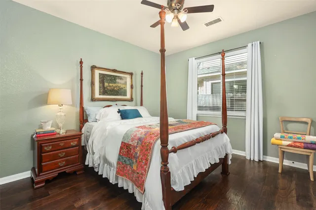 $585,000 | 43 East Hobbit Glen Drive, The Woodlands, TX 77384