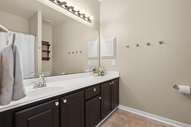 $585,000 | 43 East Hobbit Glen Drive, The Woodlands, TX 77384