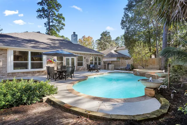 $585,000 | 43 East Hobbit Glen Drive, The Woodlands, TX 77384