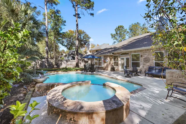 $585,000 | 43 East Hobbit Glen Drive, The Woodlands, TX 77384