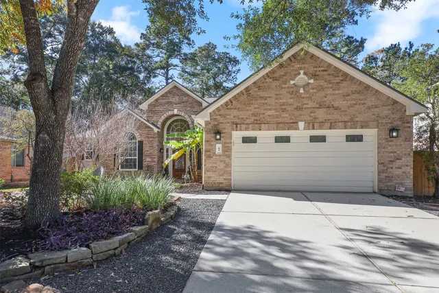 $585,000 | 43 East Hobbit Glen Drive, The Woodlands, TX 77384