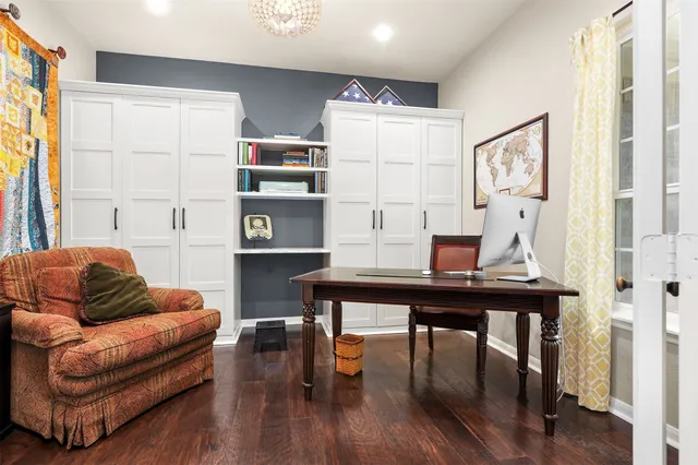 $585,000 | 43 East Hobbit Glen Drive, The Woodlands, TX 77384