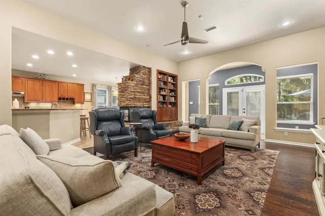 $585,000 | 43 East Hobbit Glen Drive, The Woodlands, TX 77384