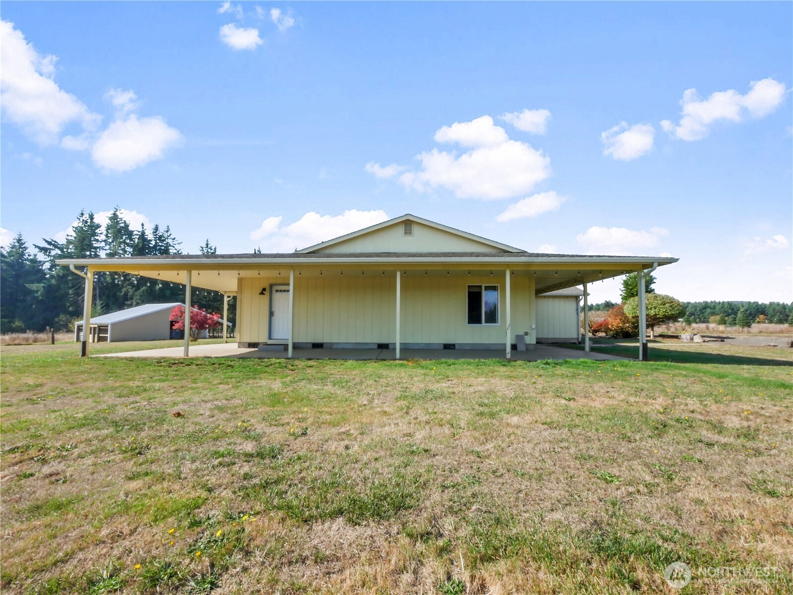 219 Jones Road Winlock, WA 98596 - Photo 27 of 35 a front view of a house with garden