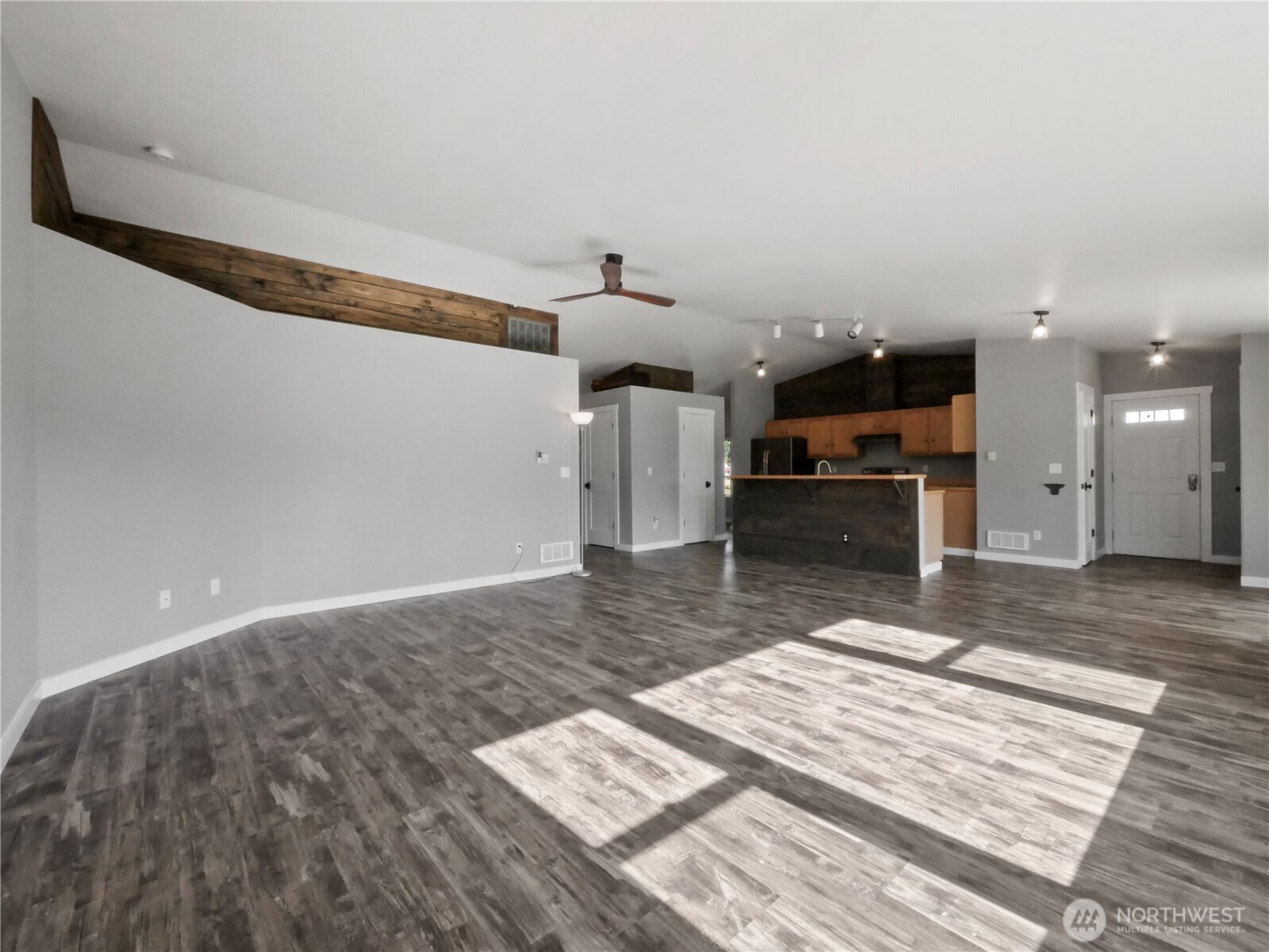 219 Jones Road Winlock, WA 98596 - Photo 5 of 35 a view of a living room