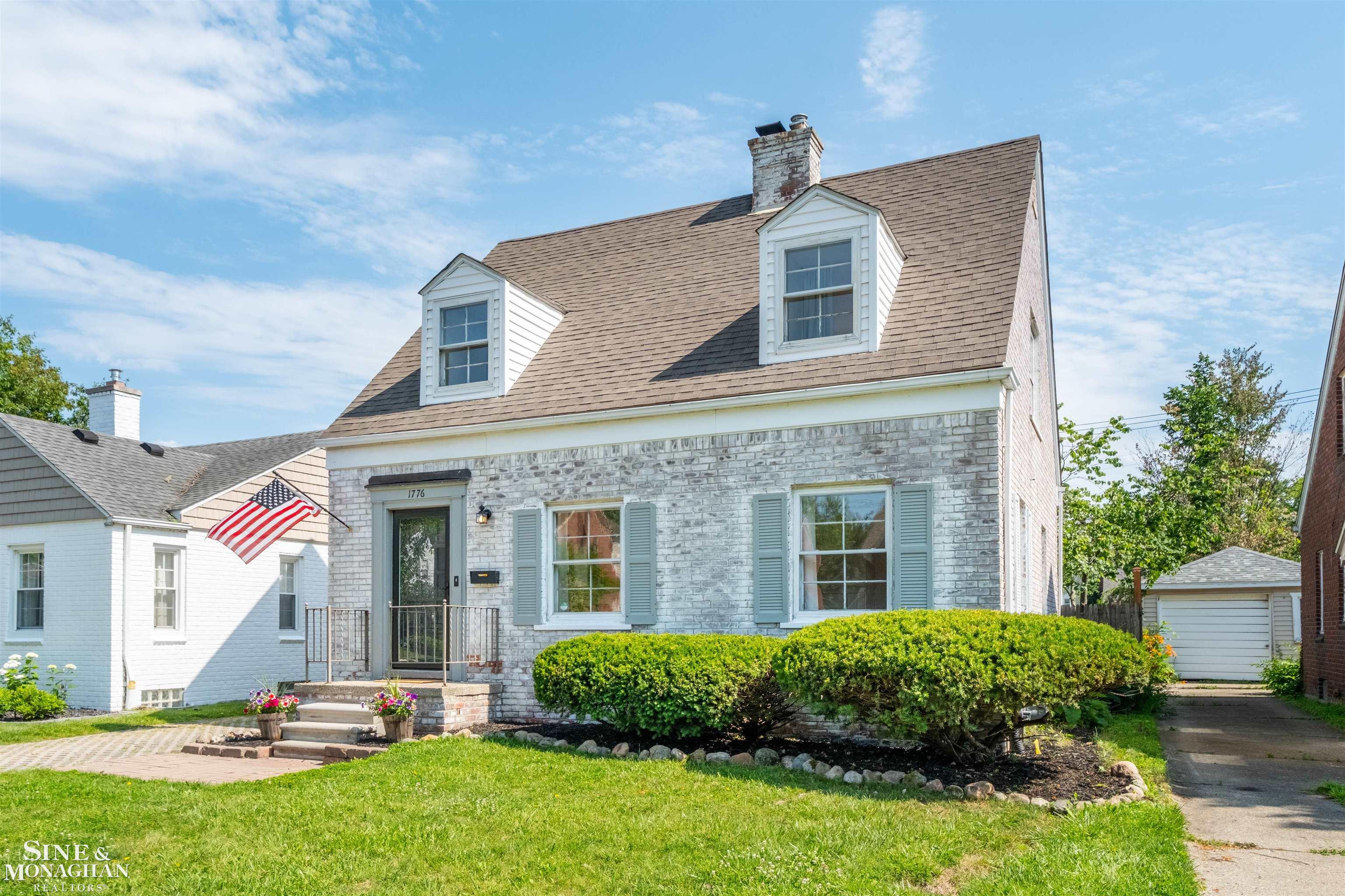 1776 Hampton Road Grosse Pointe, MI 48236 - Photo 2 of 37 50213018-30d5bf6f-366d-4779-ac47-dabc9ffd2925.JPG