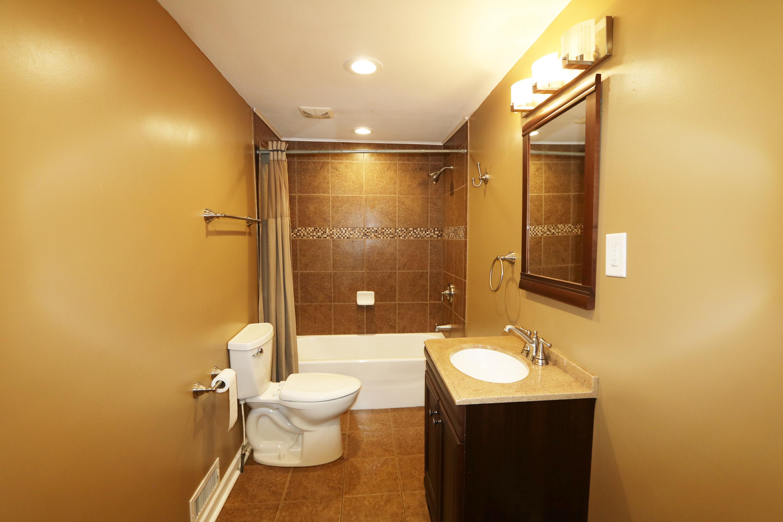 303 Johnston Street St. George, SC 29477 - Photo 13 of 20 2nd Floor Bathroom