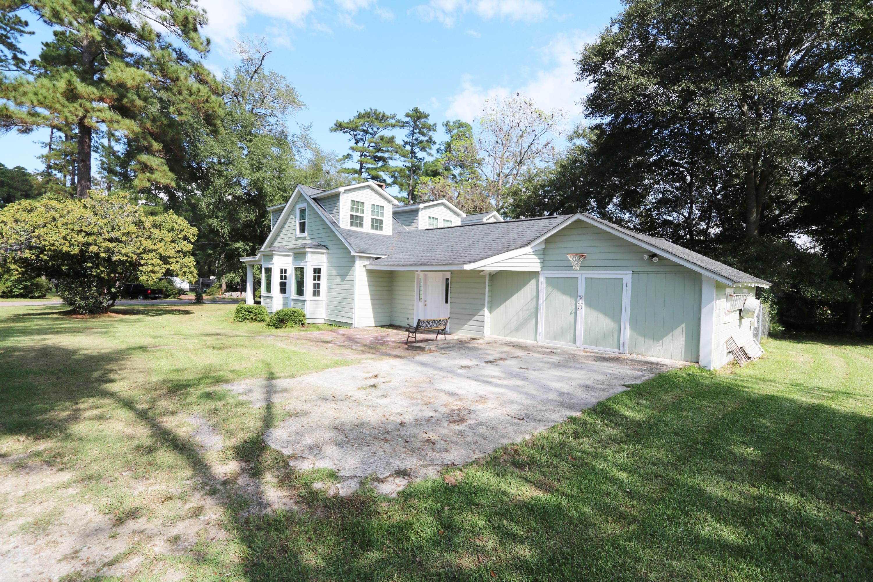 303 Johnston Street St. George, SC 29477 - Photo 18 of 20 Garage
