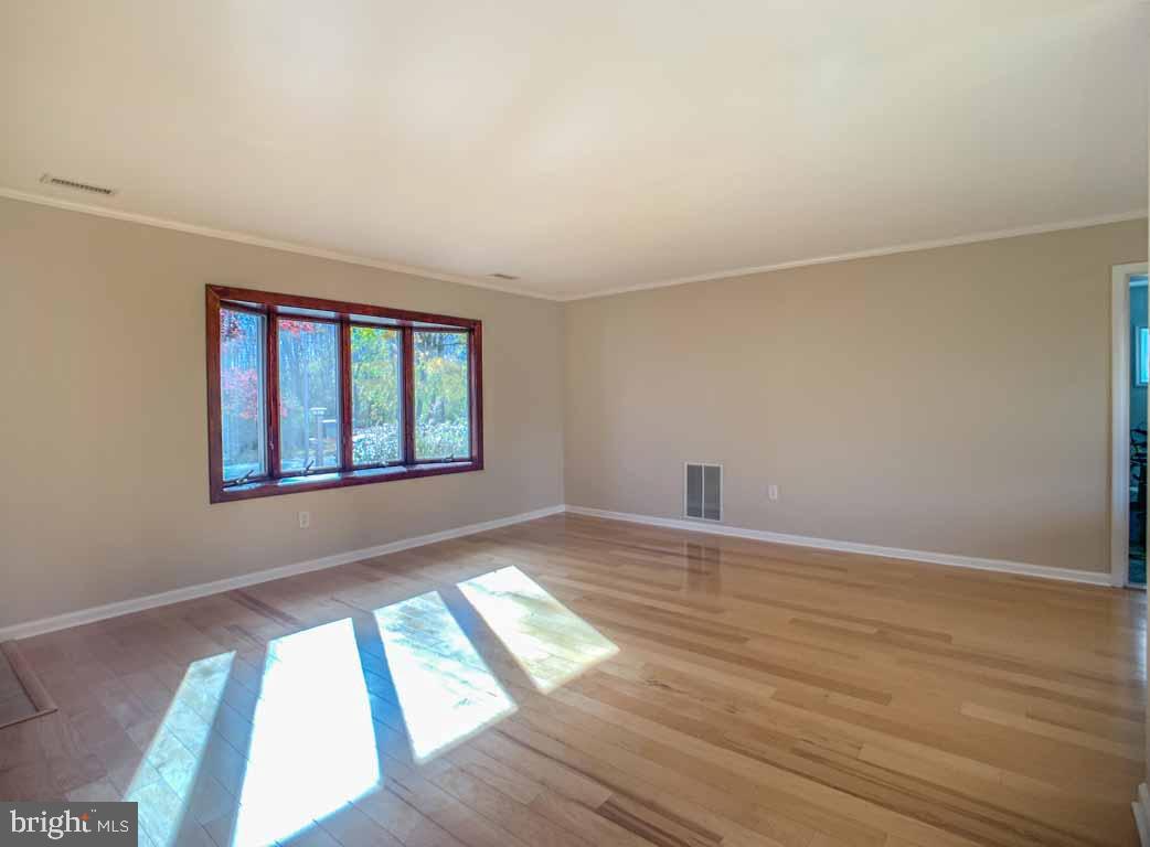 70 Verdant Road Levittown, PA 19057 - Photo 3 of 32