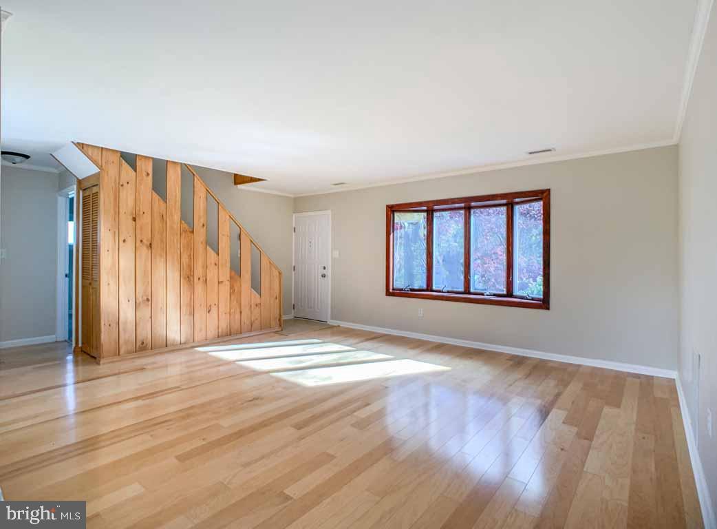 70 Verdant Road Levittown, PA 19057 - Photo 4 of 32