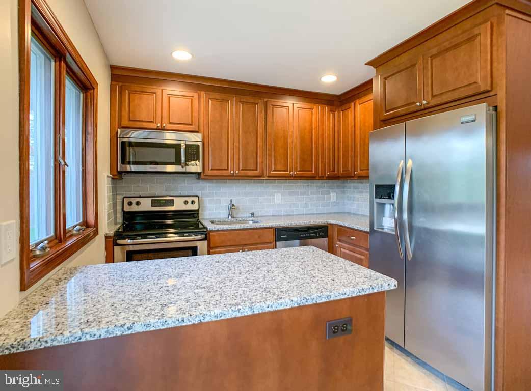 70 Verdant Road Levittown, PA 19057 - Photo 9 of 32