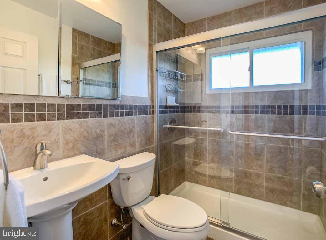 70 Verdant Road Levittown, PA 19057 - Photo 10 of 32