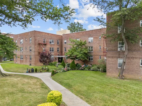 $438,000 | 147-25 38th Avenue, Unit F26 | Murray Hill - Flushing