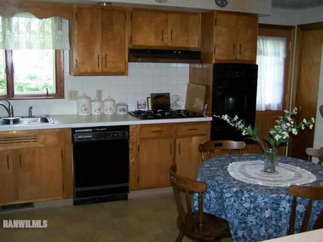 1940 West Middlebury Road Freeport, IL 61032 - Photo 2 of 8 Gallery Image 2