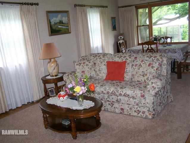 1940 West Middlebury Road Freeport, IL 61032 - Photo 3 of 8 Gallery Image 3