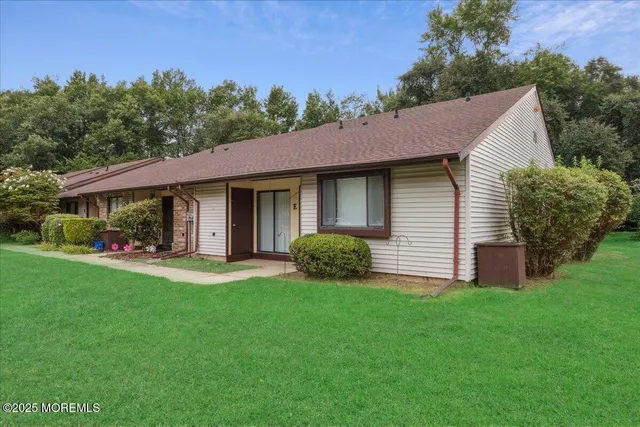 $399,000 | 70 Overlook Way, Unit E, Manalapan, NJ 07726