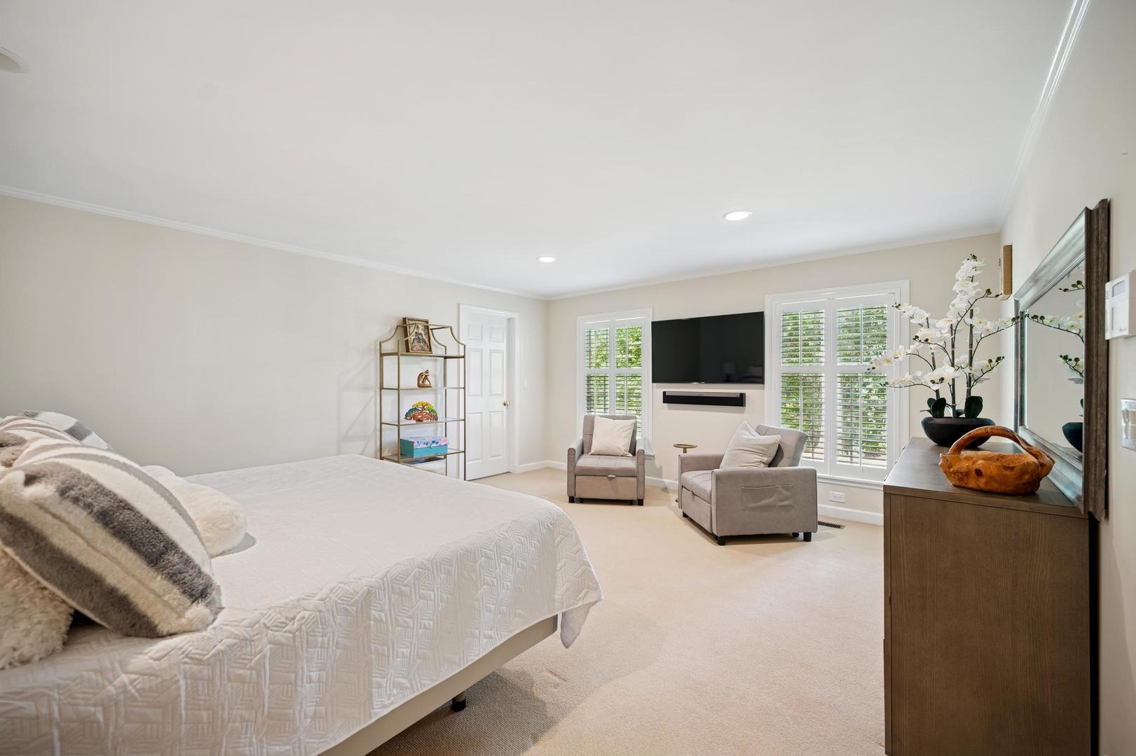 32 Meadowview Road Northfield, IL 60093 - Photo 42 of 69 a bedroom with furniture and a flat screen tv