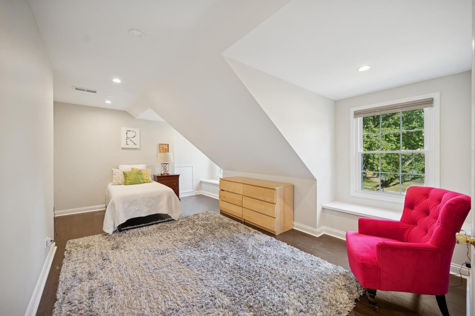 32 Meadowview Road Northfield, IL 60093 - Photo 47 of 69 a living room with furniture and a window