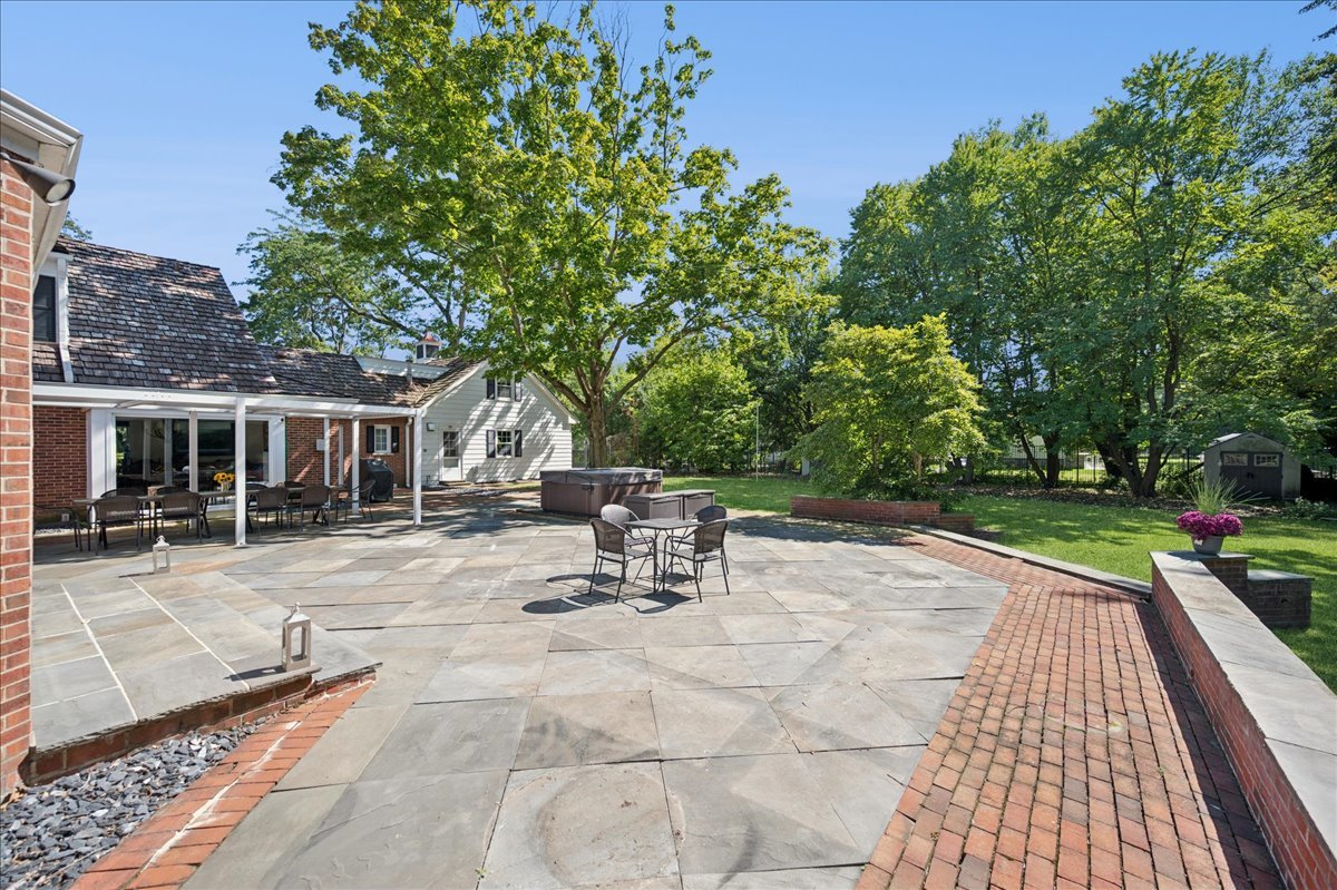 32 Meadowview Road Northfield, IL 60093 - Photo 7 of 69 a view of a backyard with sitting area