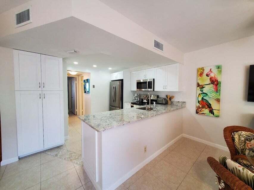 1605 Highway 1, Unit F203 Jupiter, FL 33477 - Photo 14 of 39 Kitchen