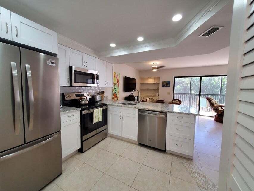 1605 Highway 1, Unit F203 Jupiter, FL 33477 - Photo 15 of 39 Kitchen