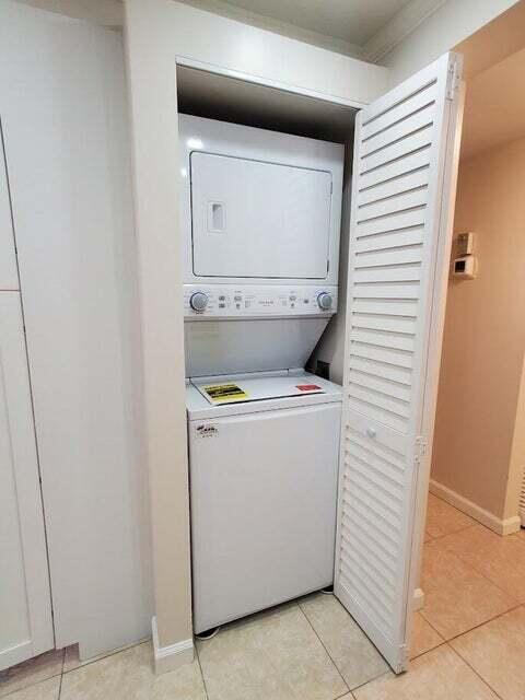 1605 Highway 1, Unit F203 Jupiter, FL 33477 - Photo 22 of 39 Laundry