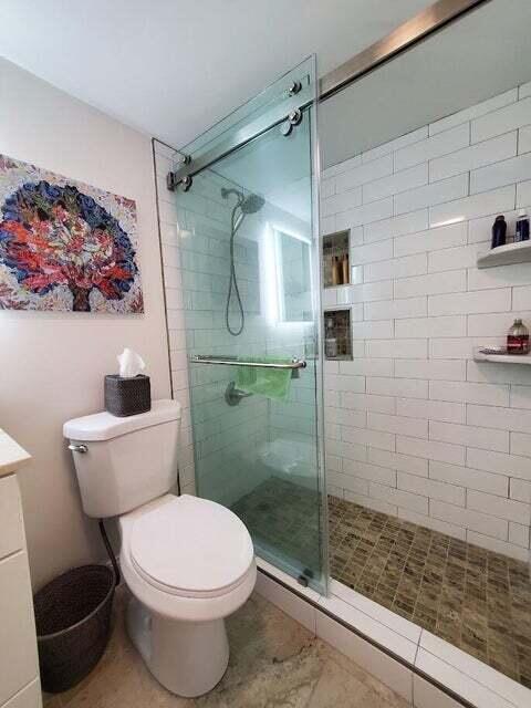 1605 Highway 1, Unit F203 Jupiter, FL 33477 - Photo 30 of 39 Full bath