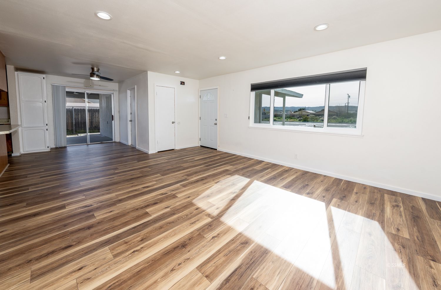 926 West Dolphin Avenue Ridgecrest, CA 93555 - Photo 7 of 33 Gallery Image 7