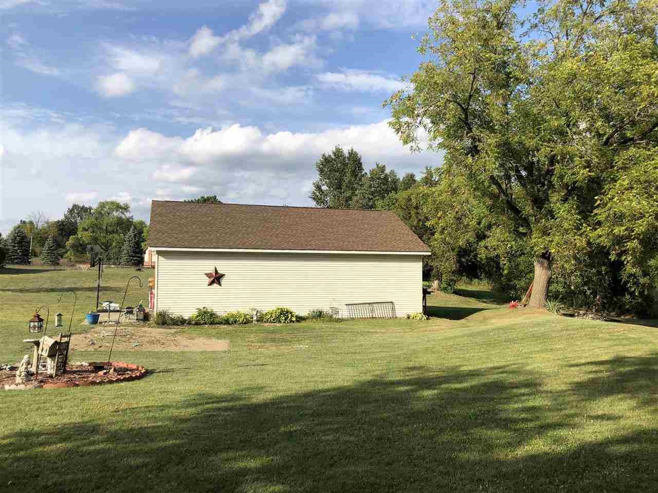 2773 Pinckney Road Howell, MI 48843 - Photo 34 of 52 21507910-33.JPG