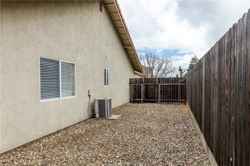 52 Sunnyside Way Templeton, CA 93465 - Photo 39 of 41 a view of a backyard with wooden fence