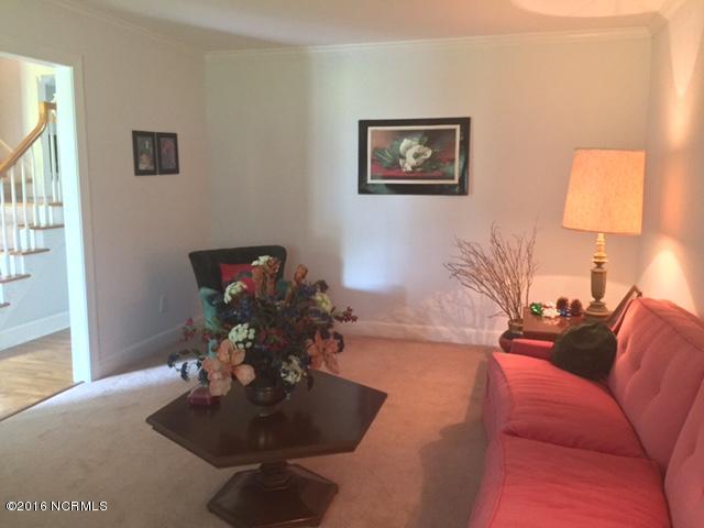 1810 Haskett Road Kinston, NC 28501 - Photo 2 of 19 1810 Haskett LivingRoom