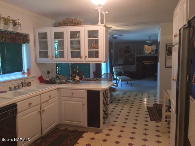 1810 Haskett Road Kinston, NC 28501 - Photo 4 of 19 1810 Haskett kitchen