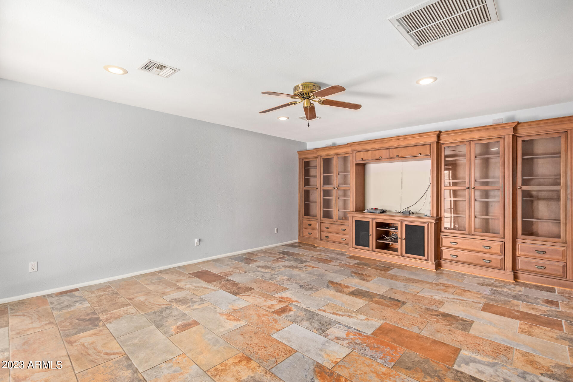 5754 West Shangri-la Road Glendale, AZ 85304 - Photo 11 of 40 12 - Shangri La