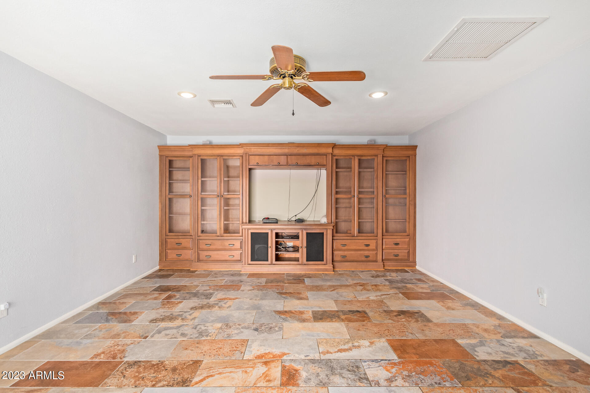 5754 West Shangri-la Road Glendale, AZ 85304 - Photo 12 of 40 13 - Shangri La