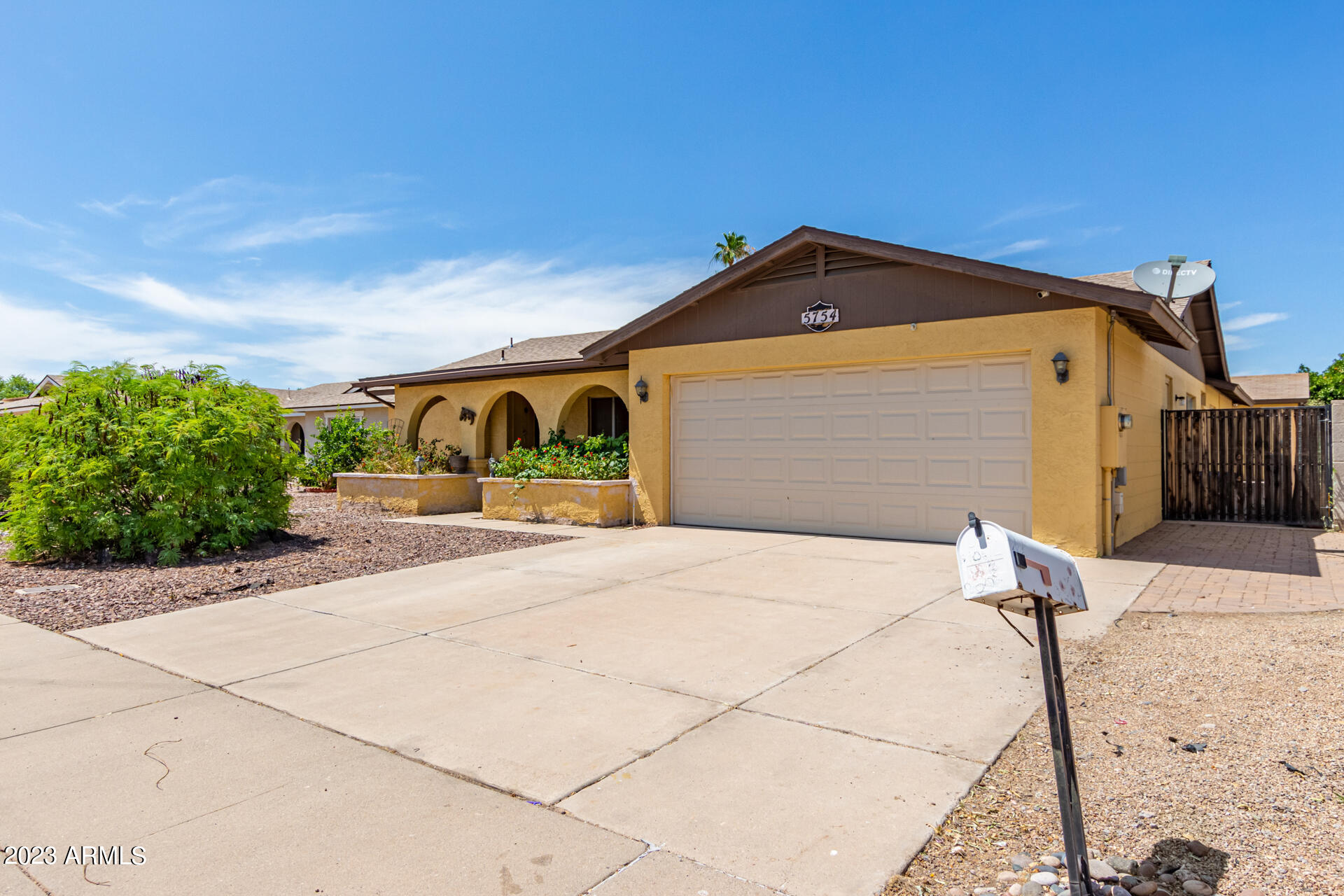 5754 West Shangri-la Road Glendale, AZ 85304 - Photo 3 of 40 03 - Shangri La